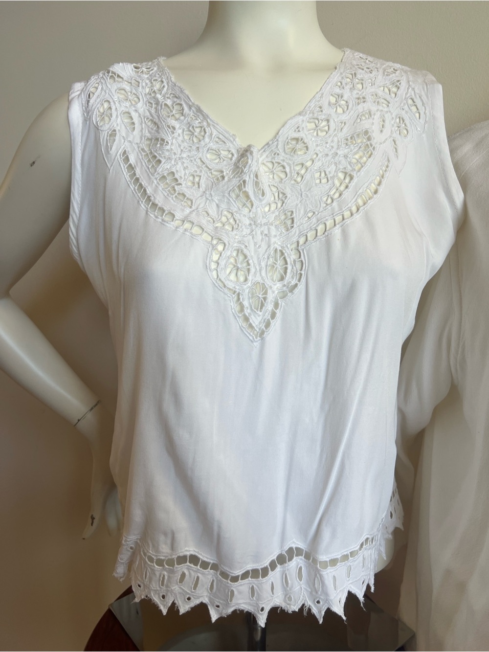 Hibis lace sleeveless  White top feminine light weight layering piece